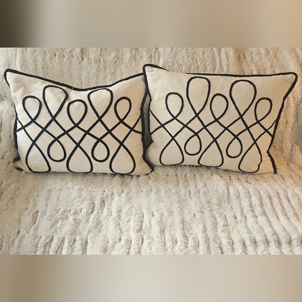 Set Of Two Ivory & Black Luxury Down Filled Pillows Beautiful Set 14 X 8" - Picture 6 of 7